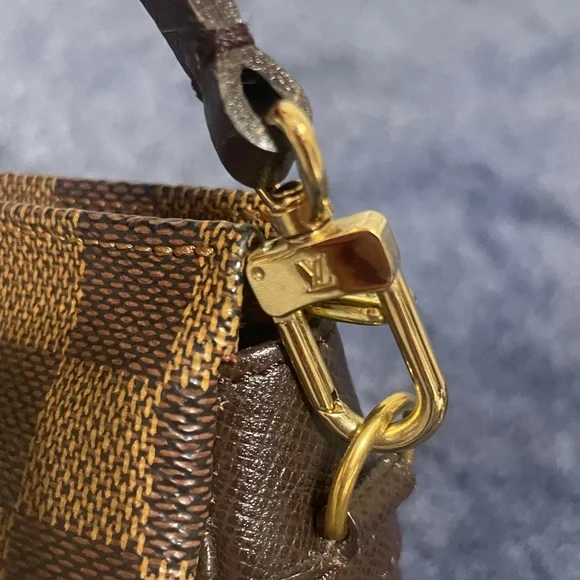 Louis Vuitton Damier Pouch - Picture 7 of 15